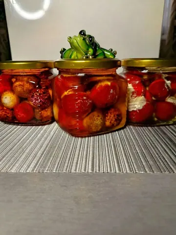 Сыр Шевр в масле со специями, фаршированный перчик