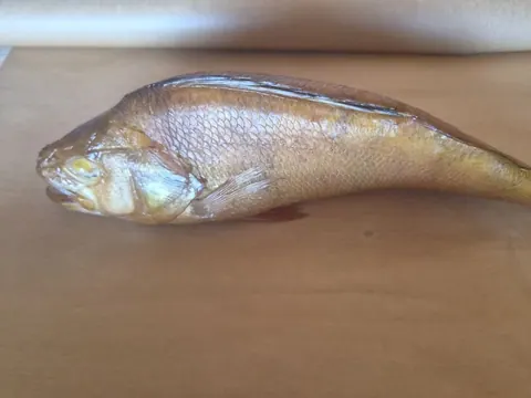 Окунь речной горячего копчения