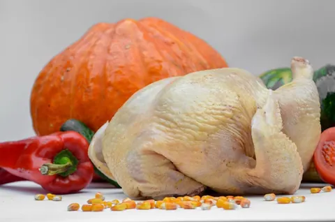 Курица готовая к кулинарии, на кукурузном откорме