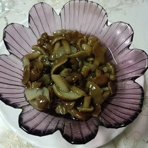 Домашние заготовки: маринованные огурцы, кабачки, варенье